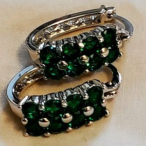 18k white gold, 1.0 ctw created emerald earrings